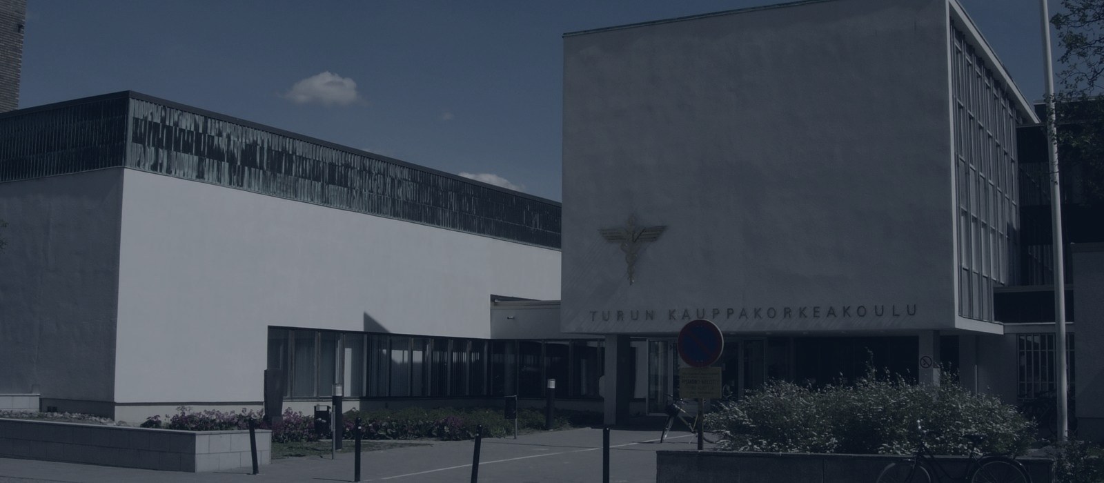 Turun kauppakorkeakoulun sisäänkäynti.